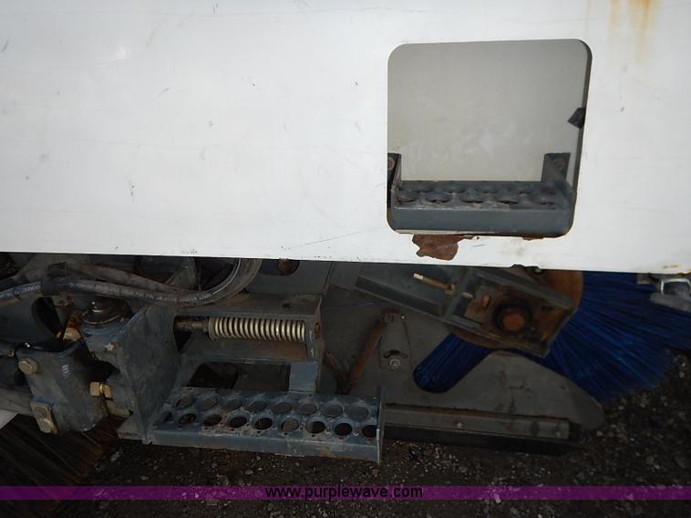 image for item I5090 2006 Elgin Pelican street sweeper