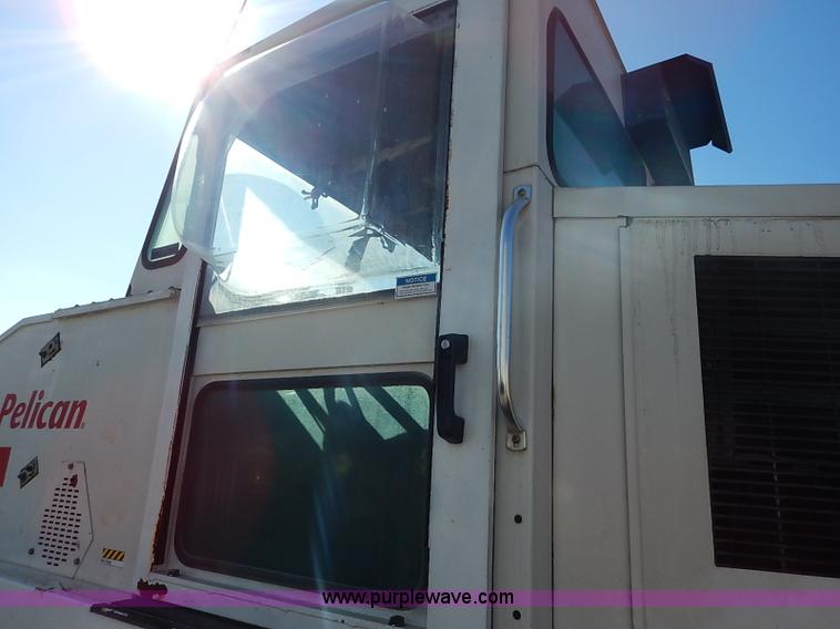 image for item I5090 2006 Elgin Pelican street sweeper