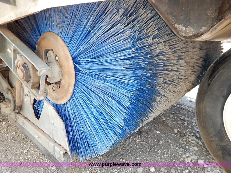 image for item I5090 2006 Elgin Pelican street sweeper