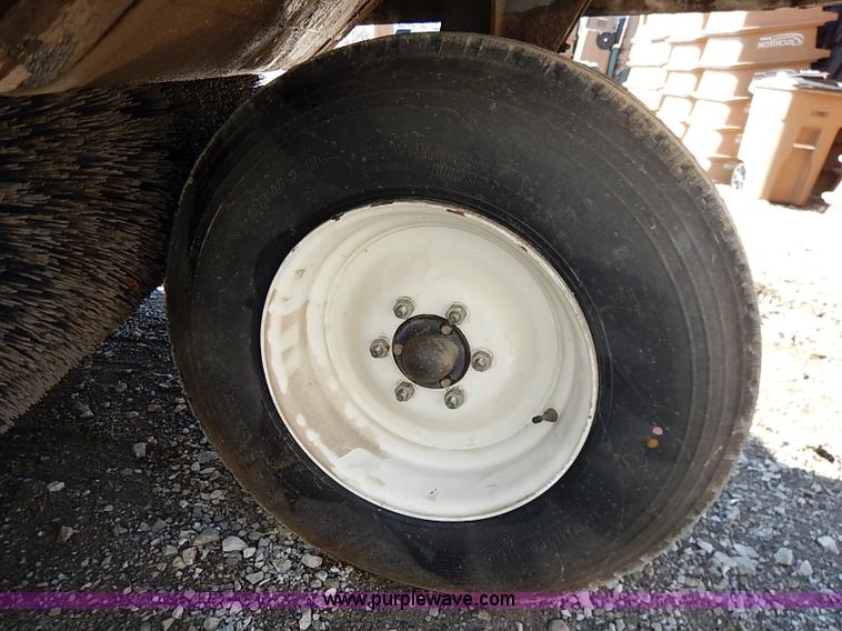 image for item I5090 2006 Elgin Pelican street sweeper