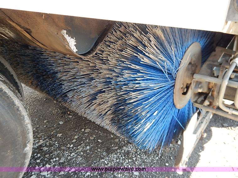 image for item I5090 2006 Elgin Pelican street sweeper