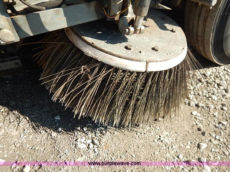 image for item I5090 2006 Elgin Pelican street sweeper