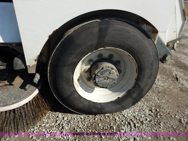 image for item I5090 2006 Elgin Pelican street sweeper