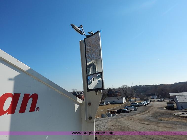 image for item I5090 2006 Elgin Pelican street sweeper