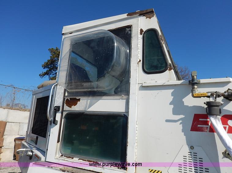 image for item I5090 2006 Elgin Pelican street sweeper