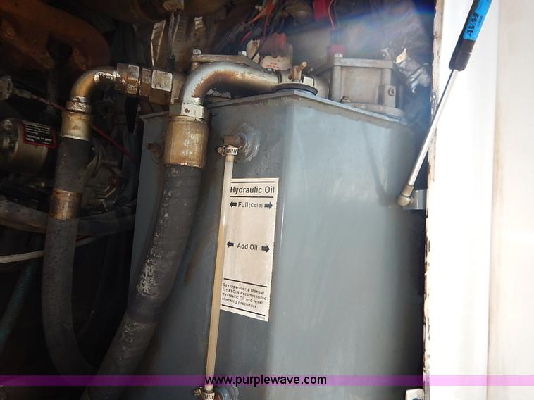 image for item I5090 2006 Elgin Pelican street sweeper