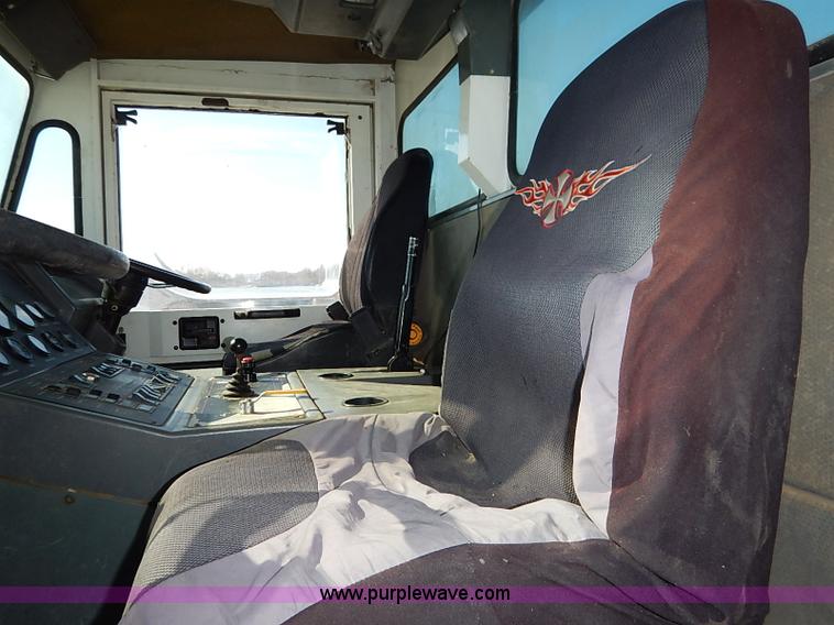 image for item I5090 2006 Elgin Pelican street sweeper