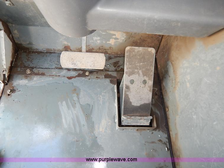 image for item I5090 2006 Elgin Pelican street sweeper