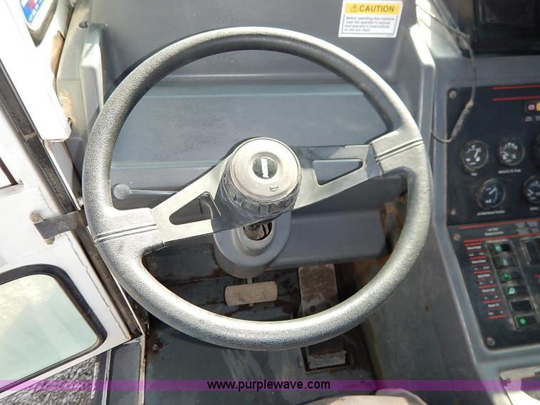 image for item I5090 2006 Elgin Pelican street sweeper