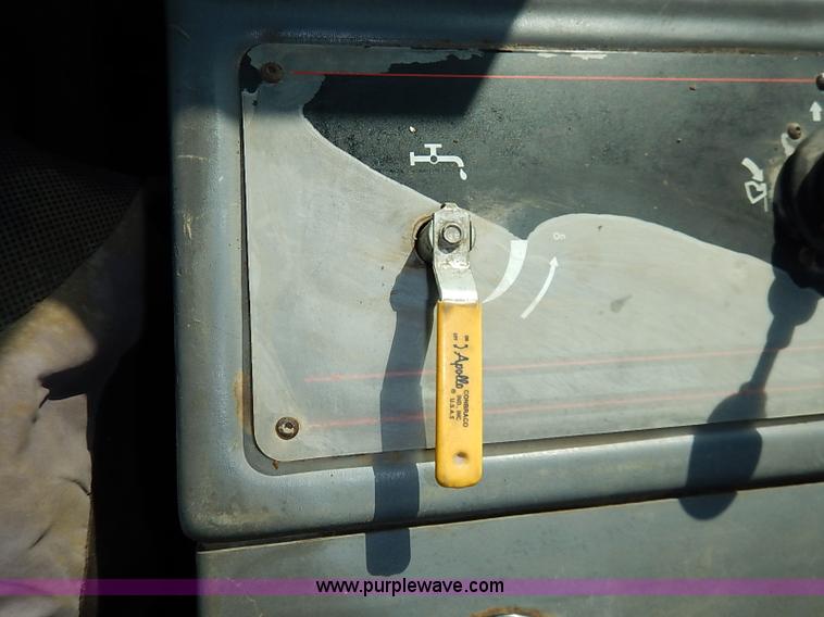 image for item I5090 2006 Elgin Pelican street sweeper