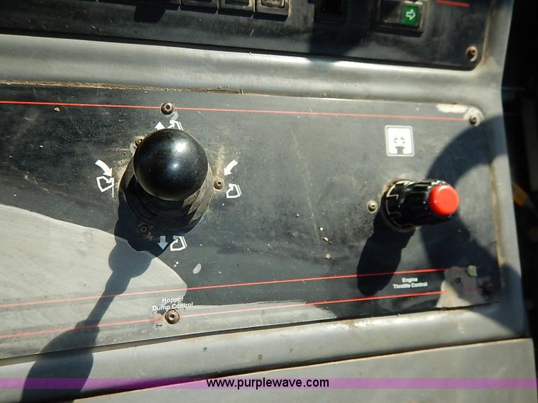 image for item I5090 2006 Elgin Pelican street sweeper