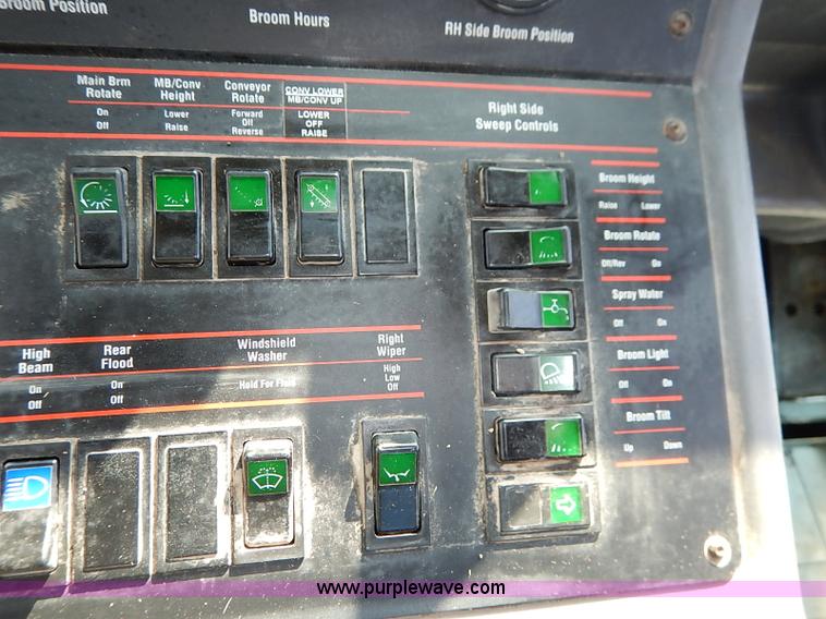 image for item I5090 2006 Elgin Pelican street sweeper