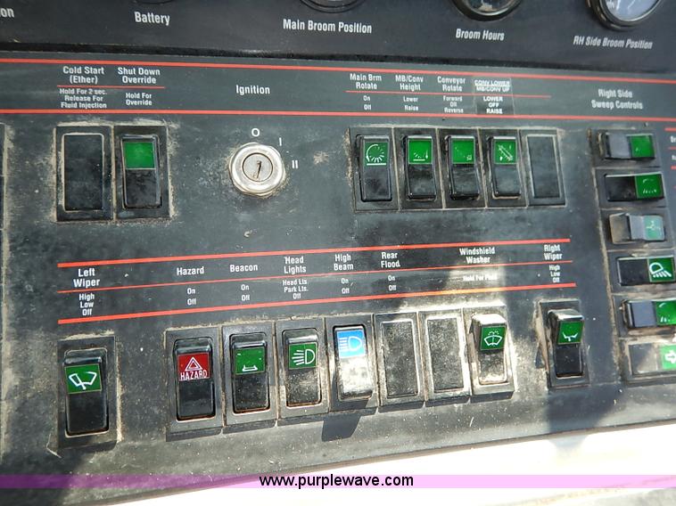 image for item I5090 2006 Elgin Pelican street sweeper