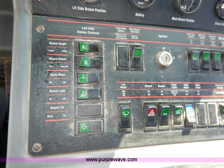 image for item I5090 2006 Elgin Pelican street sweeper