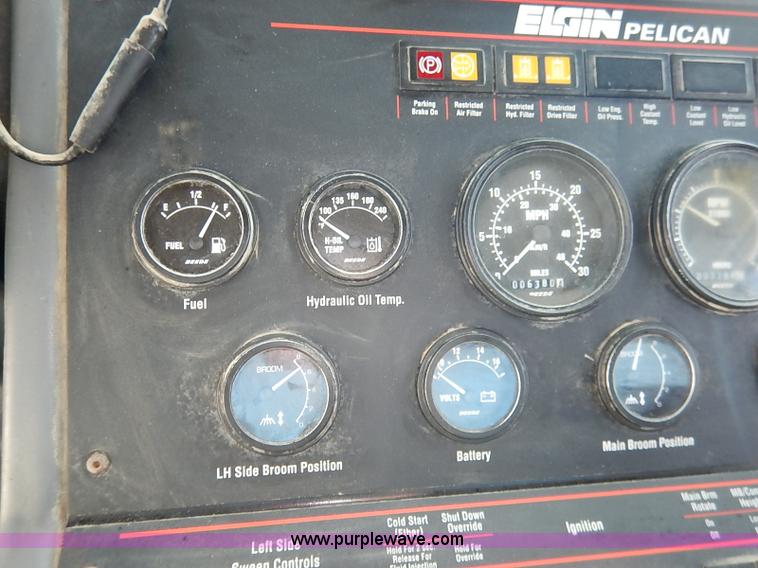 image for item I5090 2006 Elgin Pelican street sweeper