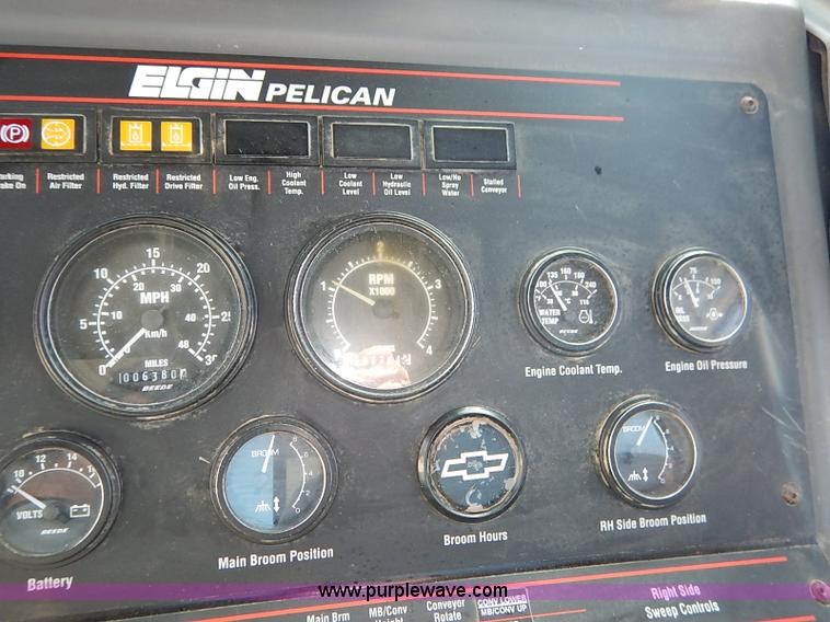 image for item I5090 2006 Elgin Pelican street sweeper