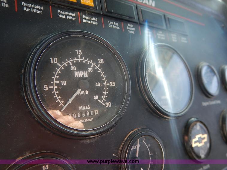 image for item I5090 2006 Elgin Pelican street sweeper