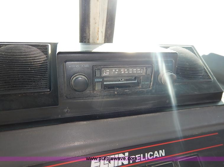 image for item I5090 2006 Elgin Pelican street sweeper