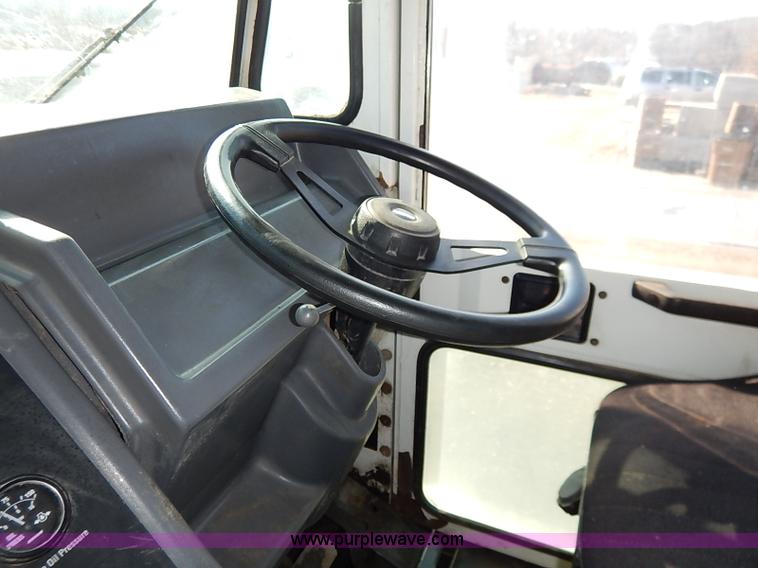 image for item I5090 2006 Elgin Pelican street sweeper