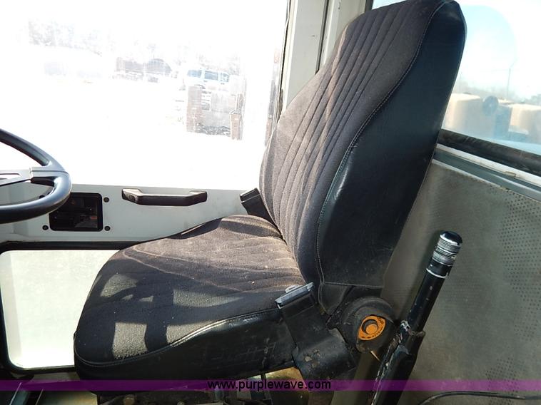 image for item I5090 2006 Elgin Pelican street sweeper