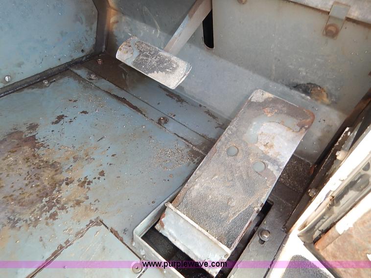 image for item I5090 2006 Elgin Pelican street sweeper