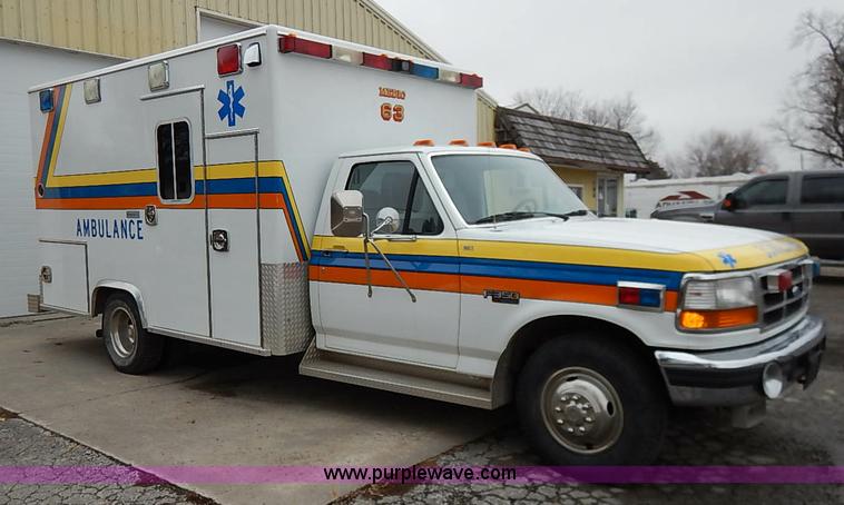image for item I5121 1995 Ford F350 XLT ambulance