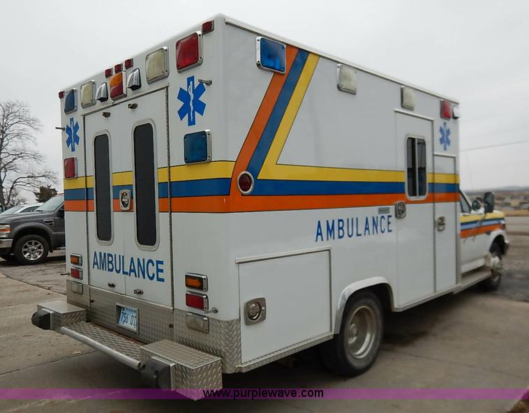 image for item I5121 1995 Ford F350 XLT ambulance
