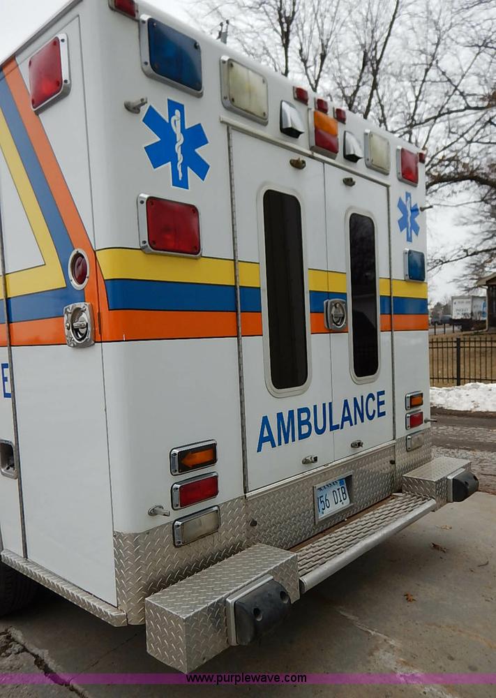 image for item I5121 1995 Ford F350 XLT ambulance