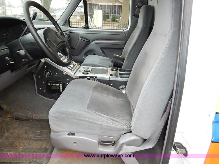 image for item I5121 1995 Ford F350 XLT ambulance