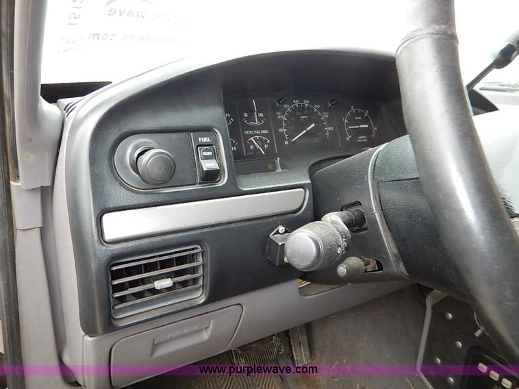 image for item I5121 1995 Ford F350 XLT ambulance