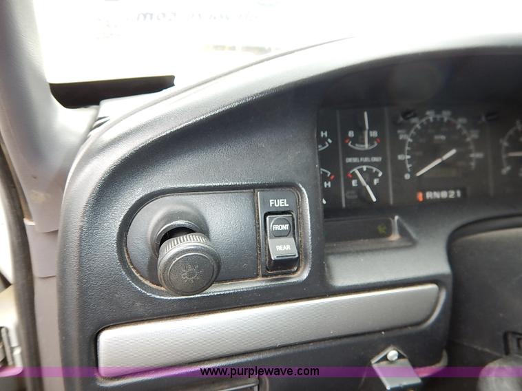 image for item I5121 1995 Ford F350 XLT ambulance