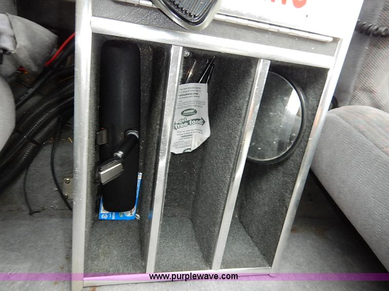 image for item I5121 1995 Ford F350 XLT ambulance