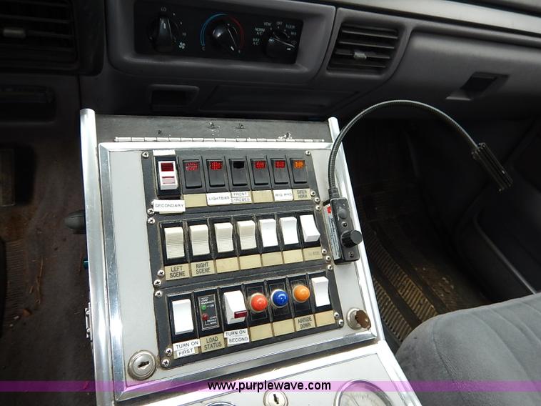 image for item I5121 1995 Ford F350 XLT ambulance
