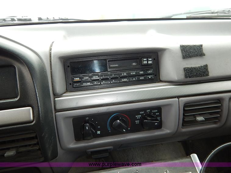 image for item I5121 1995 Ford F350 XLT ambulance