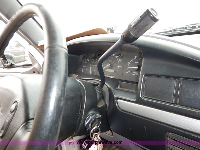 image for item I5121 1995 Ford F350 XLT ambulance