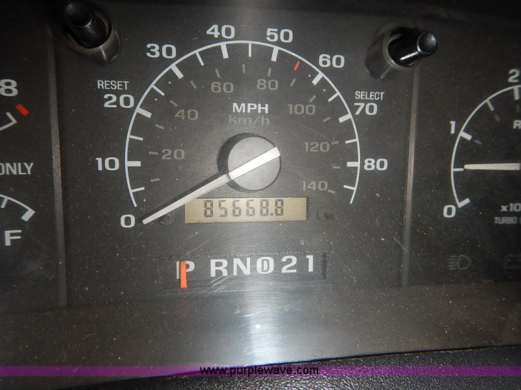 image for item I5121 1995 Ford F350 XLT ambulance