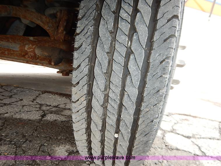 image for item I5121 1995 Ford F350 XLT ambulance