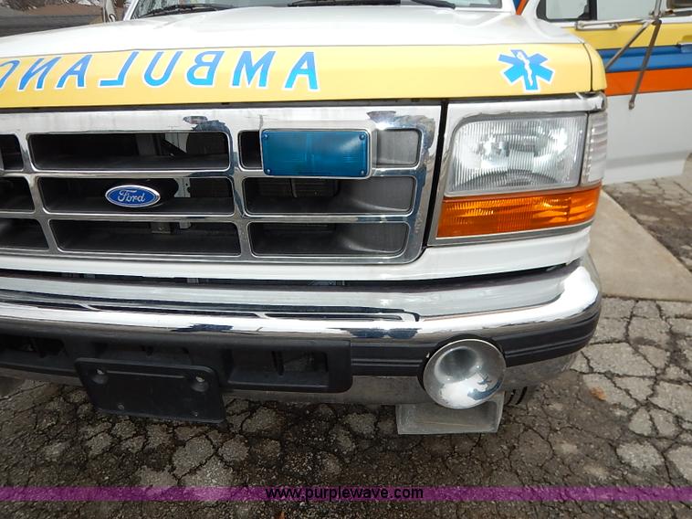 image for item I5121 1995 Ford F350 XLT ambulance