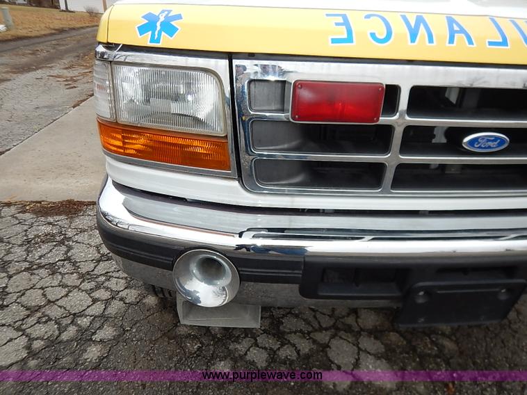 image for item I5121 1995 Ford F350 XLT ambulance