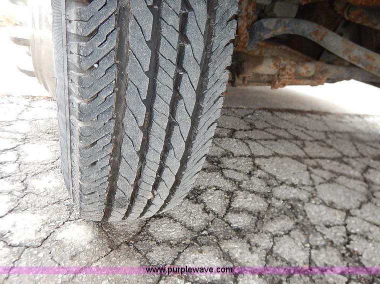 image for item I5121 1995 Ford F350 XLT ambulance