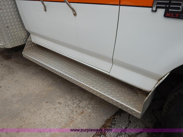 image for item I5121 1995 Ford F350 XLT ambulance