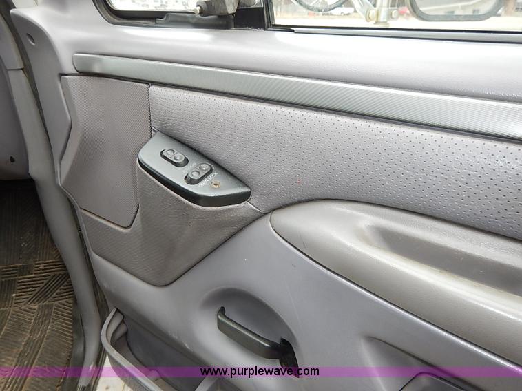 image for item I5121 1995 Ford F350 XLT ambulance