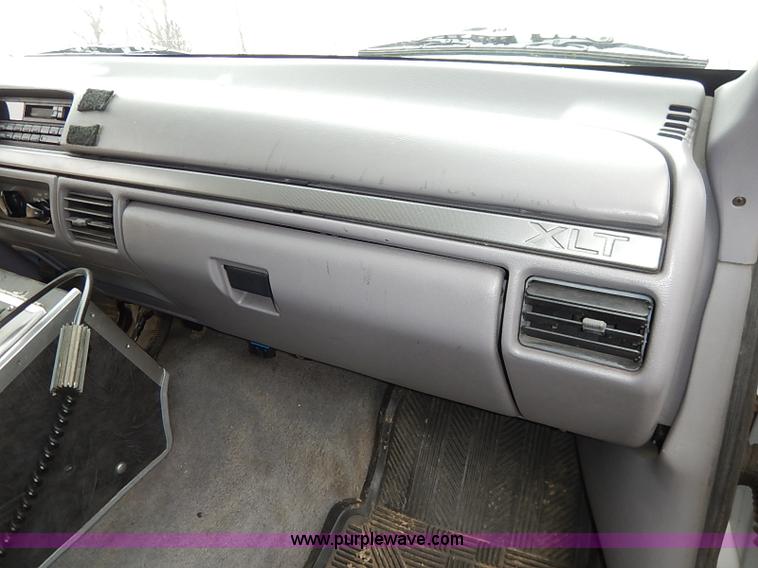 image for item I5121 1995 Ford F350 XLT ambulance