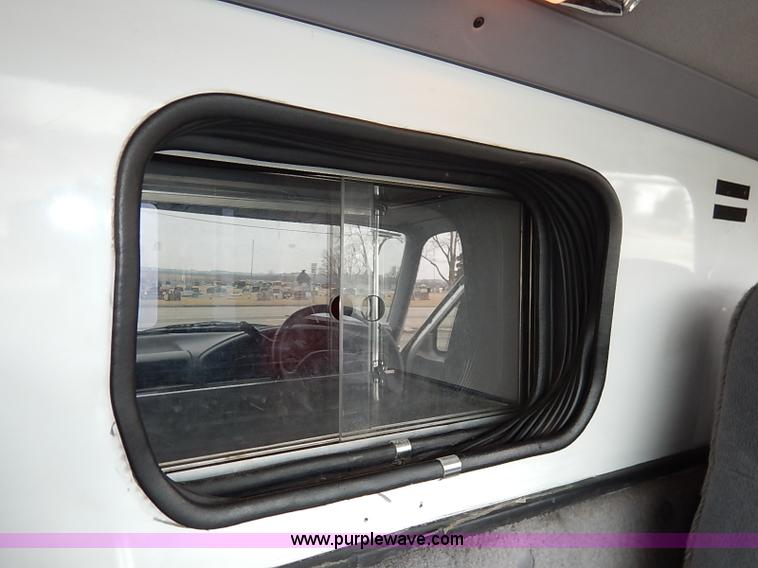 image for item I5121 1995 Ford F350 XLT ambulance