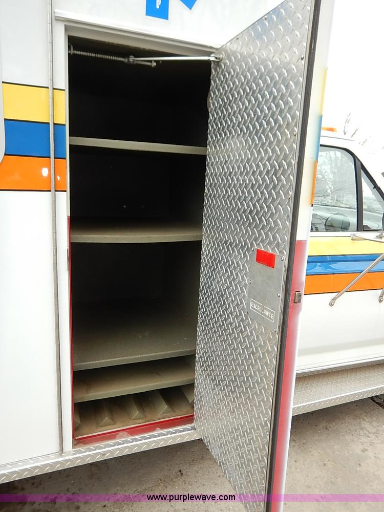 image for item I5121 1995 Ford F350 XLT ambulance