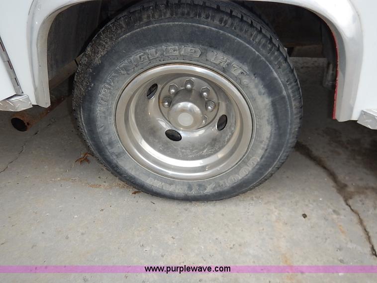 image for item I5121 1995 Ford F350 XLT ambulance