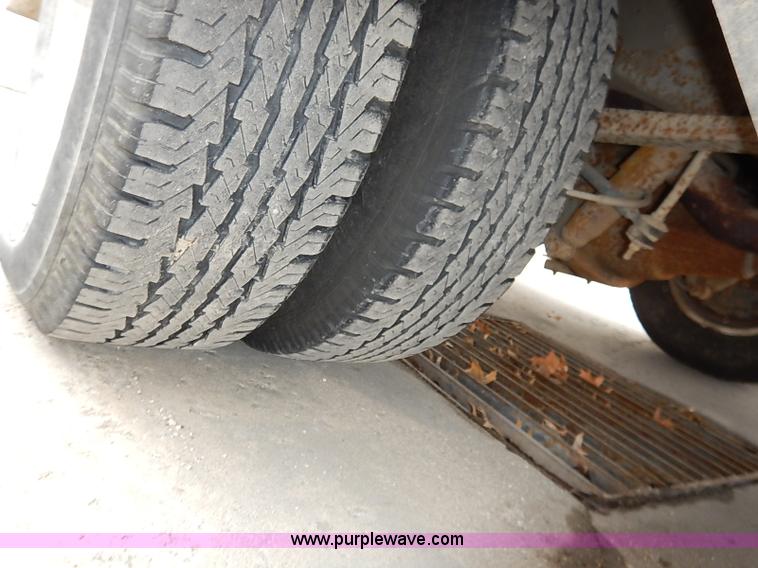 image for item I5121 1995 Ford F350 XLT ambulance