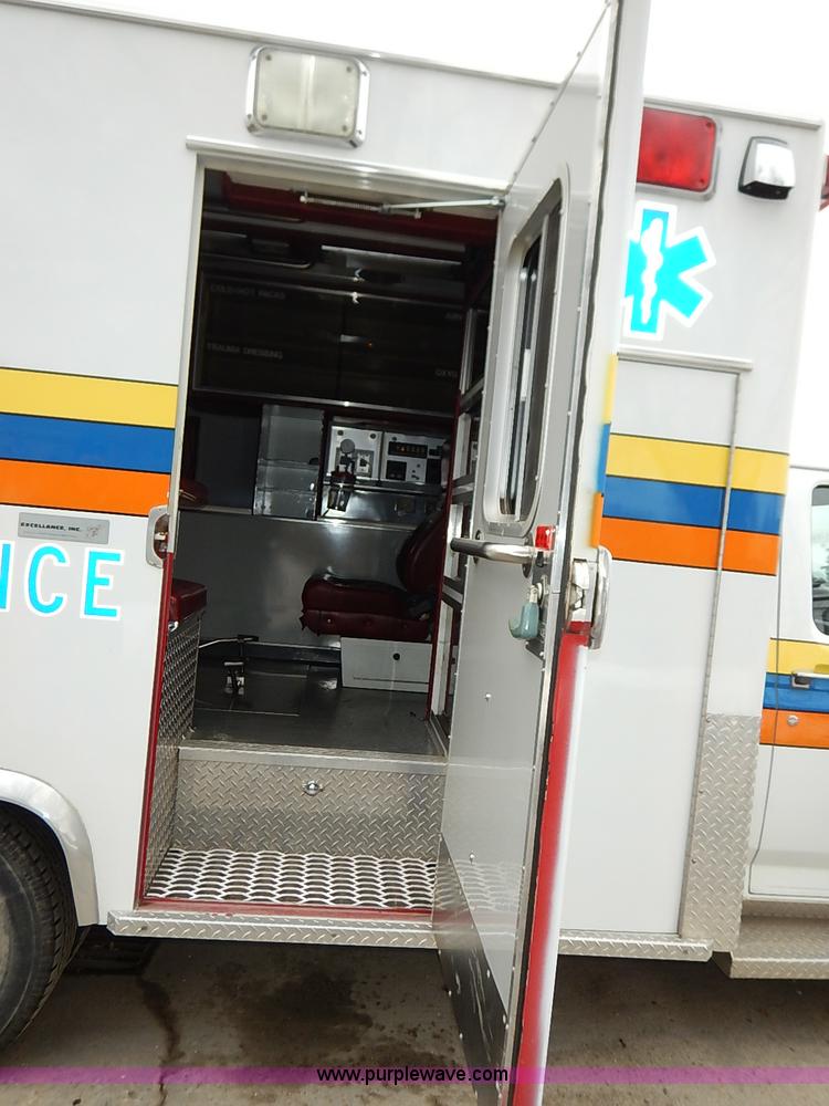 image for item I5121 1995 Ford F350 XLT ambulance