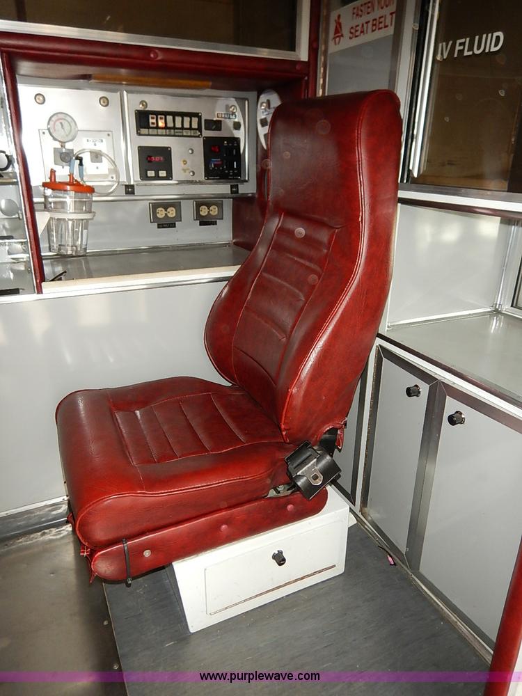image for item I5121 1995 Ford F350 XLT ambulance