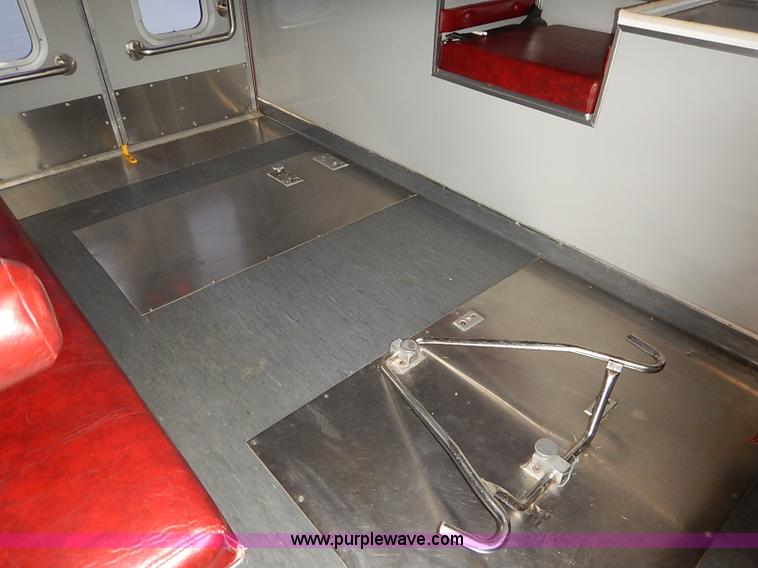 image for item I5121 1995 Ford F350 XLT ambulance